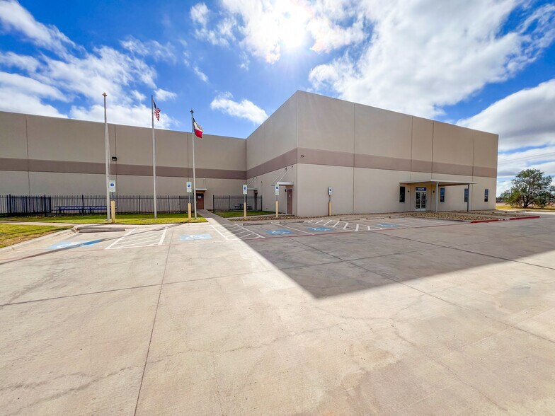 More Photos Of 8620 TX-191, Odessa Warehouse For Sale