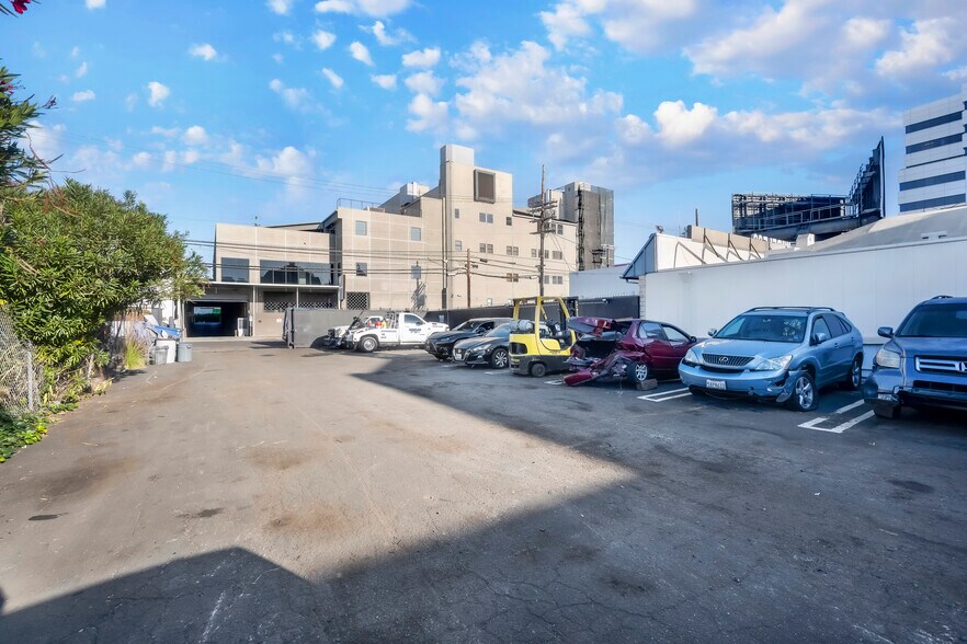 More Photos Of 2143 Pontius Ave, Los Angeles Showroom For Sale