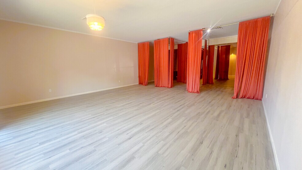 More Photos Of 27 N Maple Ave, Marlton Unknown For Lease