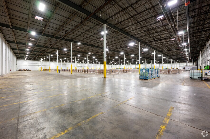 More Photos Of 221 S Franklin Rd, Indianapolis Warehouse For Lease