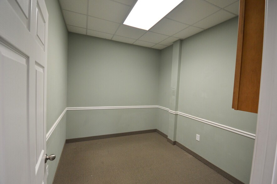More Photos Of 853 Old Winston Rd, Kernersville Medical For Lease