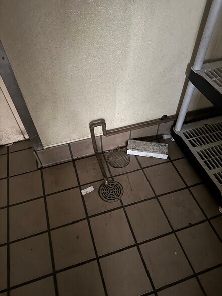 More Photos Of 1975 Abbott Rd, Anchorage Fast Food For Sale