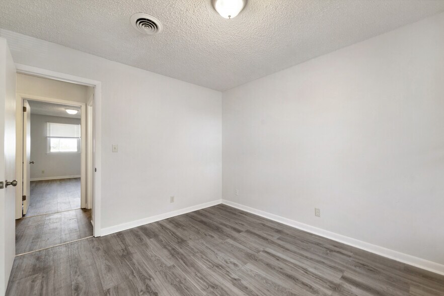 More Photos Of 1012-1032 Hickory Hill Ln, Hermitage Apartments For Sale