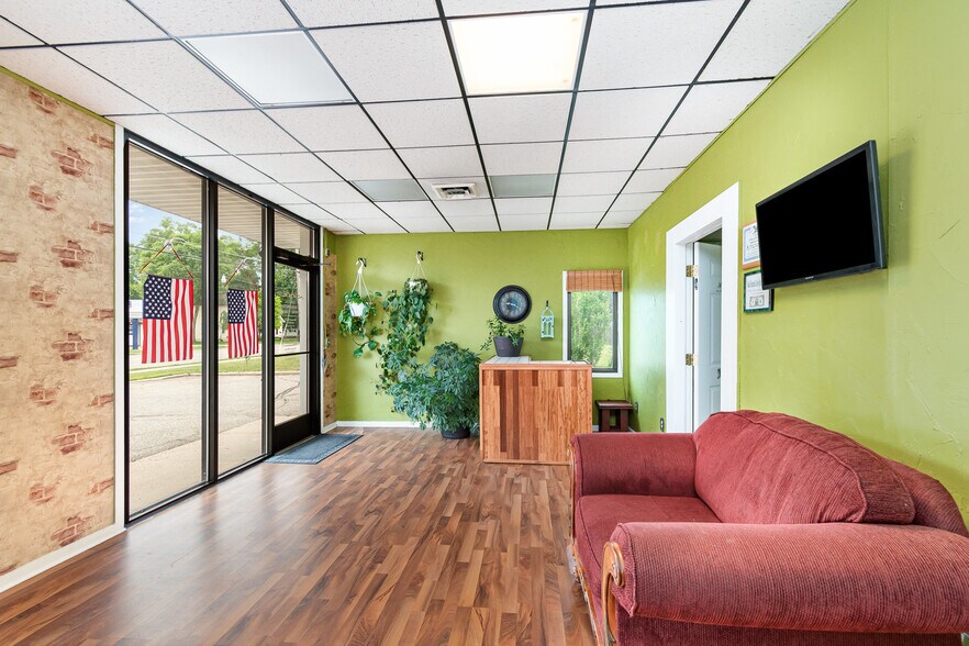 More Photos Of 725 E Center St, Ithaca Showroom For Sale