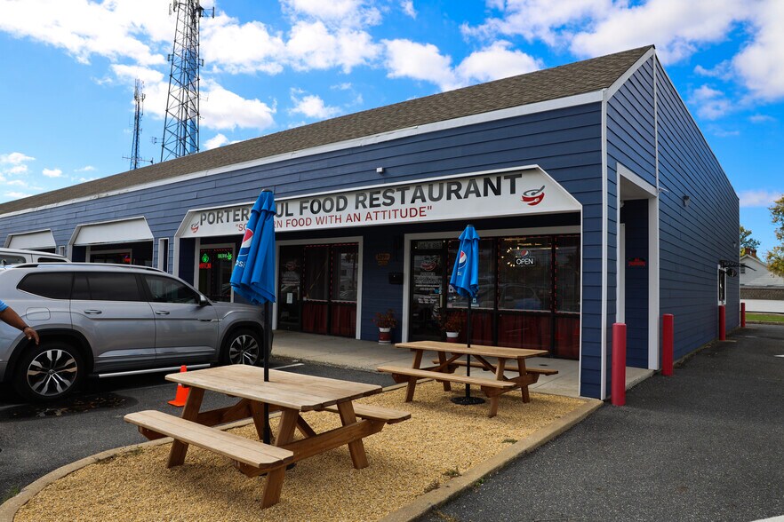 More Photos Of 309 Sunburst Hwy, Cambridge Storefront For Sale