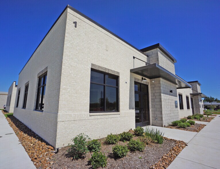 More Photos Of 202 Industrial Blvd, Sugar Land Loft Creative Space For Lease