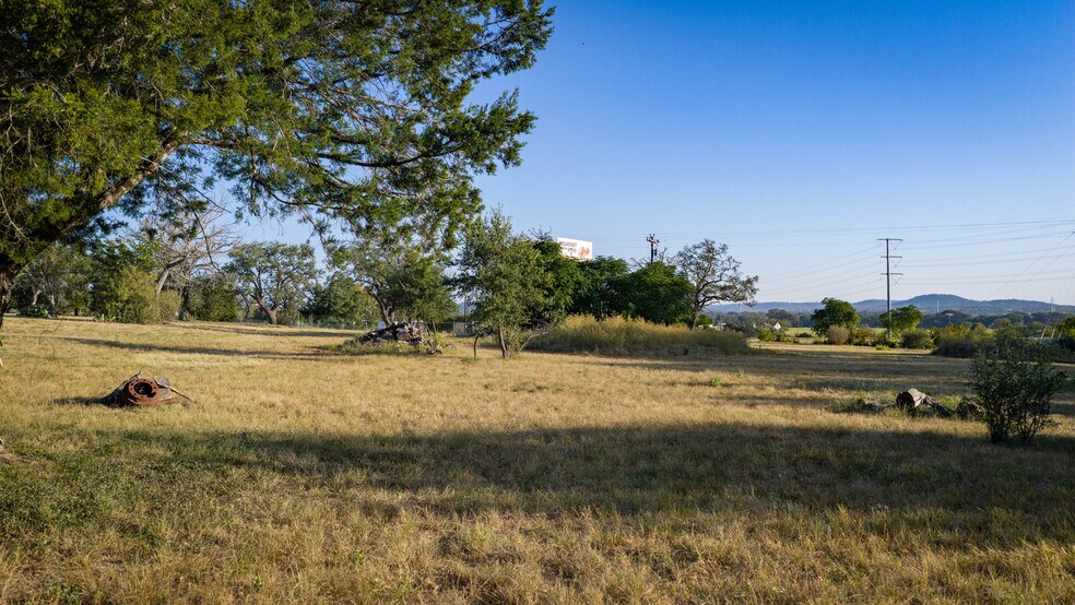 More Photos Of 3 Holiday Rd, Comfort Land For Lease