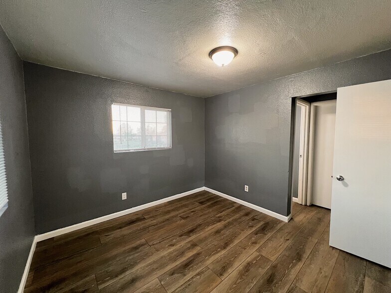 More Photos Of 2595 Beaumont St, Sacramento Apartments For Sale