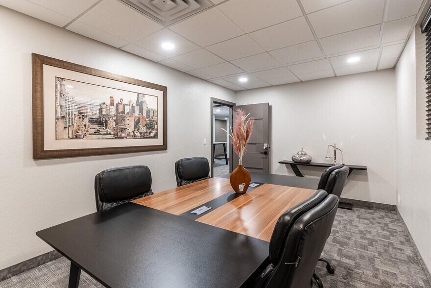 More Photos Of 810 S Casino Center Blvd, Las Vegas Office For Lease