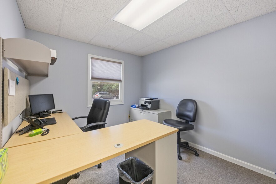 More Photos Of 214 Lake St, Bristol Office For Sale