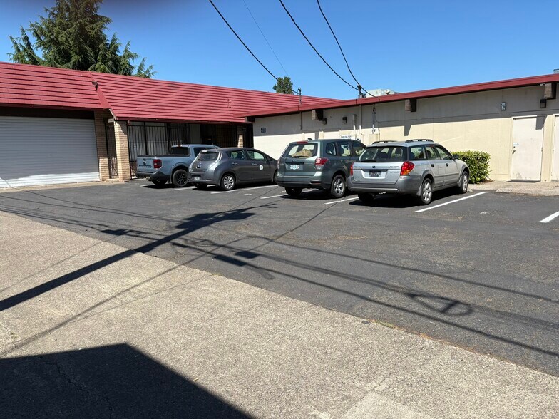 More Photos Of 1150-1190 Garfield St, Eugene Office For Sale