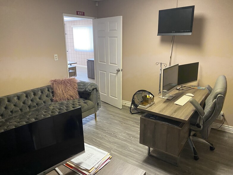 More Photos Of 3017-3031 San Fernando Blvd, Burbank Office For Lease