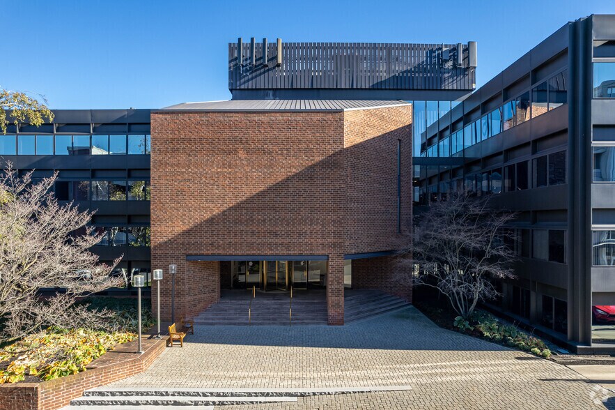 More Photos Of 20 William St, Wellesley Office For Lease