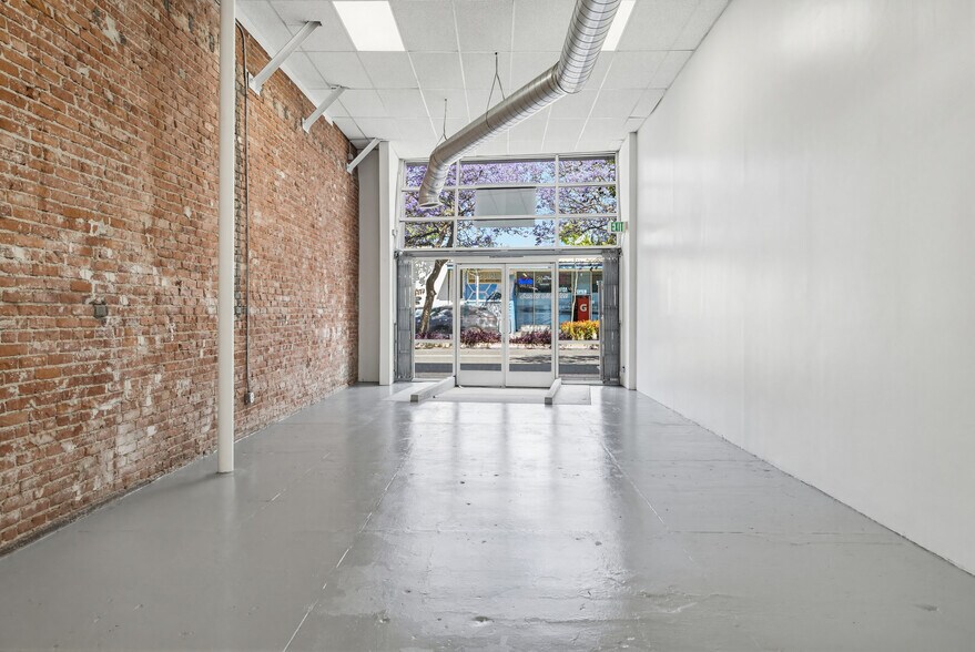 More Photos Of 828 Pico Blvd, Santa Monica Storefront For Lease
