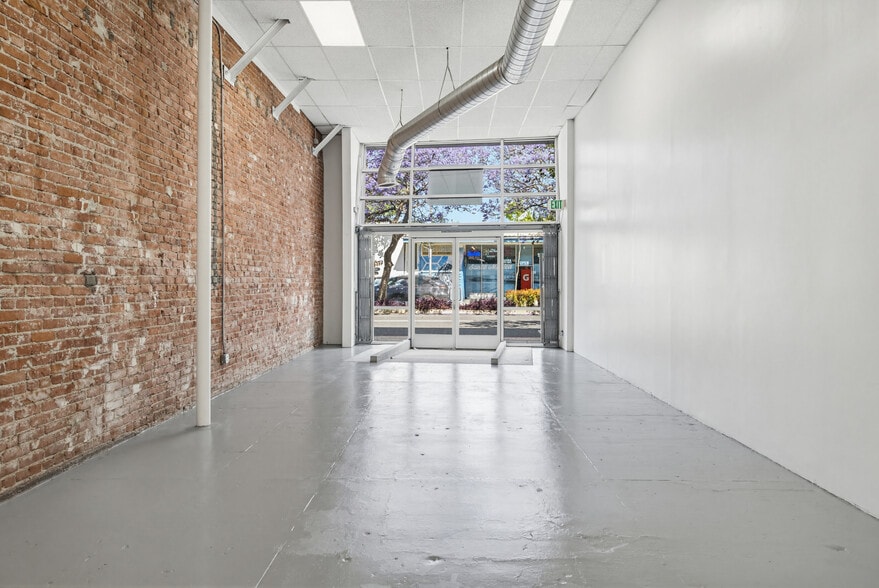 More Photos Of 828 Pico Blvd, Santa Monica Storefront For Lease