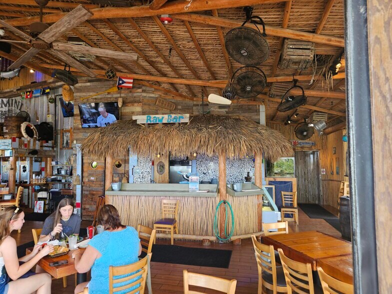 More Photos Of 17501 Harbour Point Dr, Fort Myers Restaurant For Sale