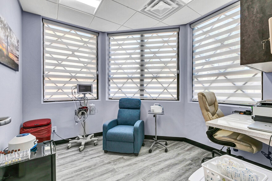 More Photos Of 4105 N 20th St, Phoenix Medical For Lease