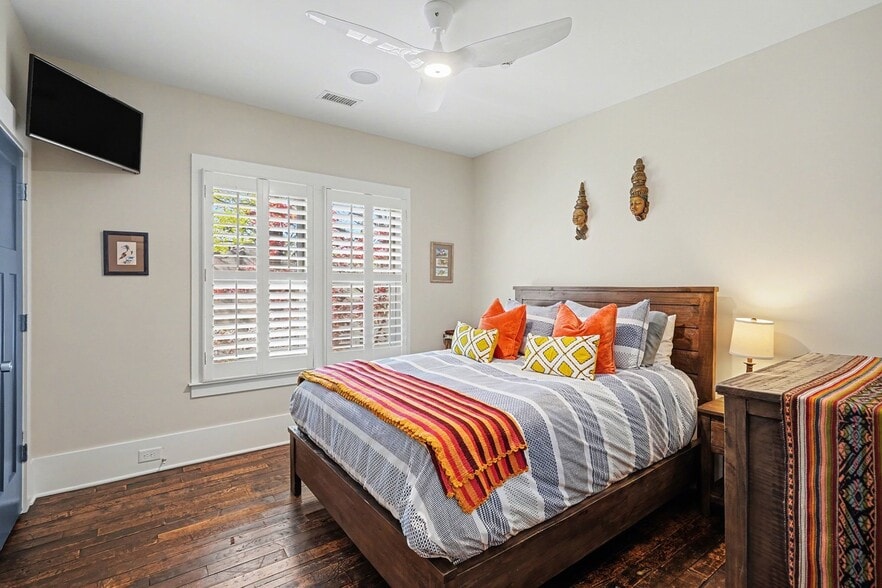 More Photos Of 117 E Maple St, Decatur Loft Creative Space For Sale