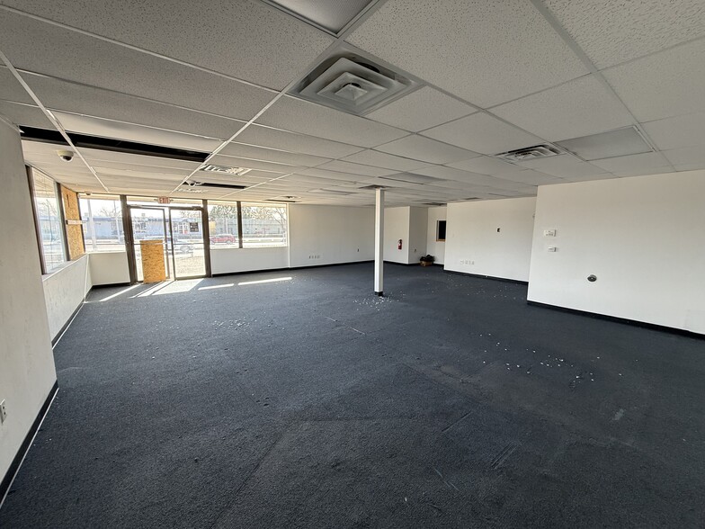 More Photos Of 7717 Menaul Blvd NE, Albuquerque General Retail For Lease