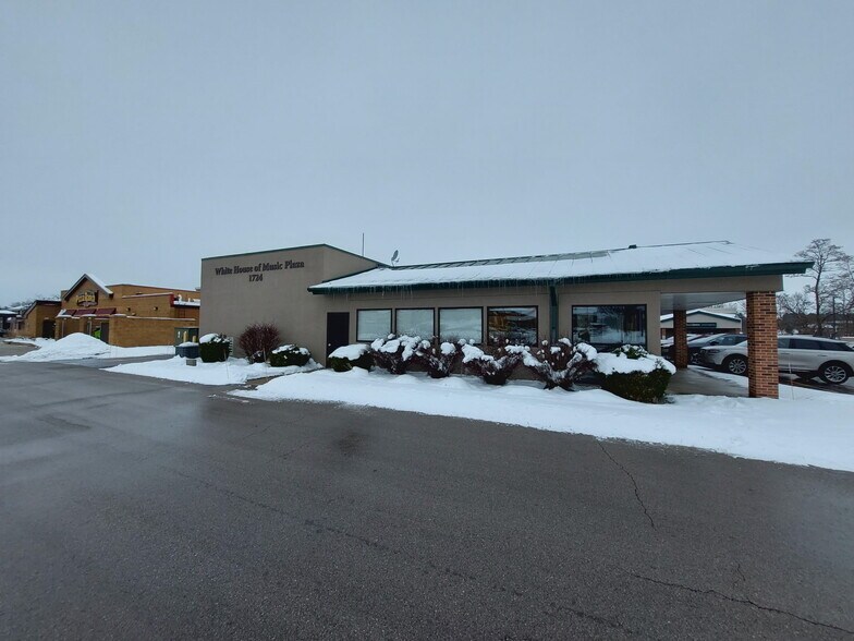 More Photos Of 1724 S Church St, Watertown Storefront Retail Office For Lease