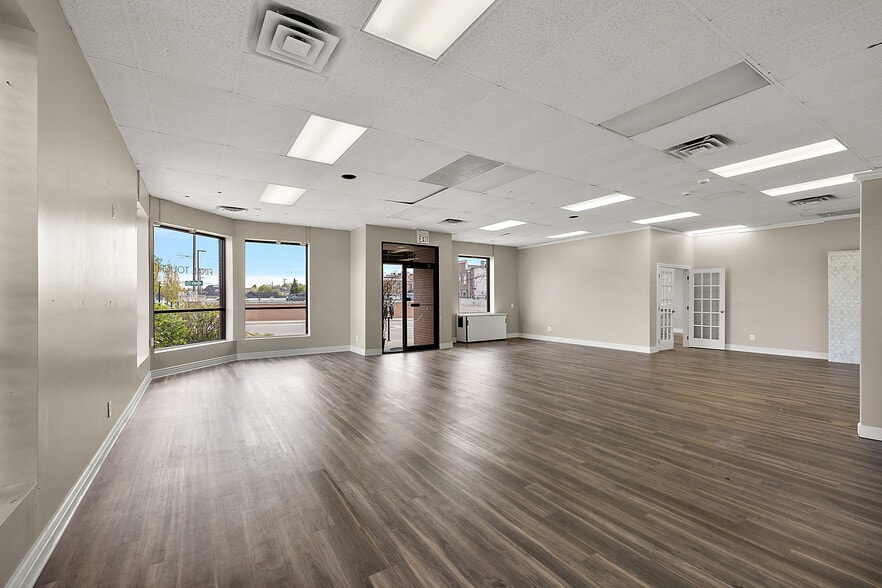 More Photos Of 130-150 E University Dr, Rochester Storefront Retail Office For Lease