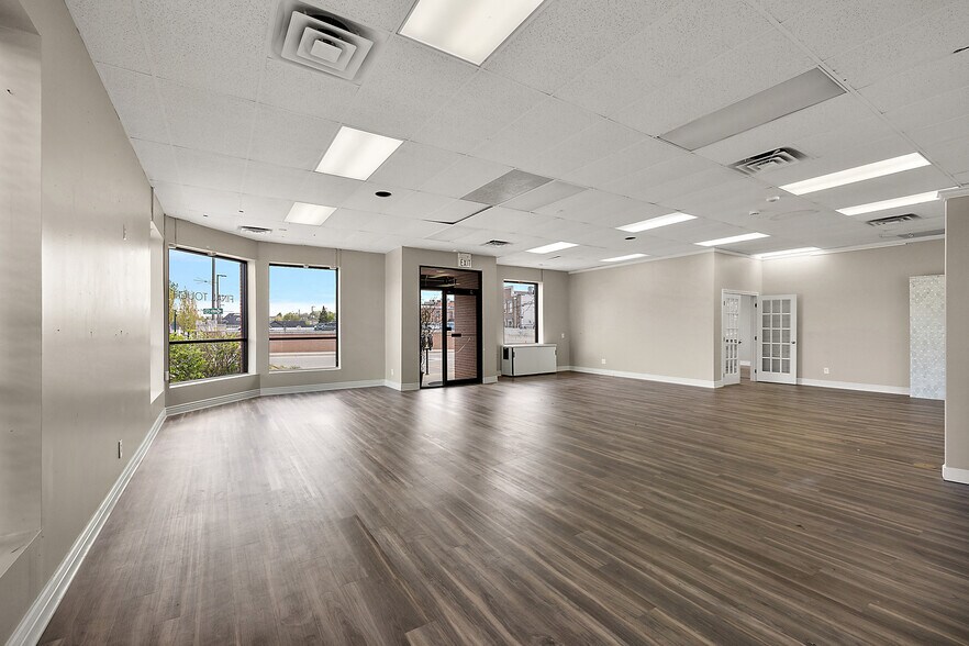 More Photos Of 150 E University Dr, Rochester Storefront Retail Office For Lease