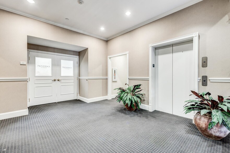 More Photos Of 1100 Parker Sq, Flower Mound Office For Lease