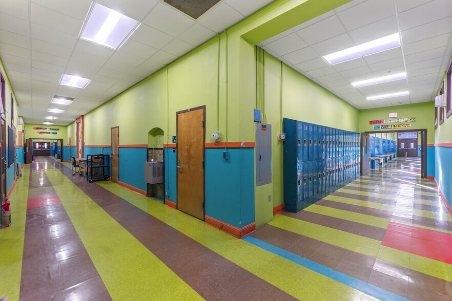 More Photos Of 5710 Wesconnett Blvd, Jacksonville Schools For Sale