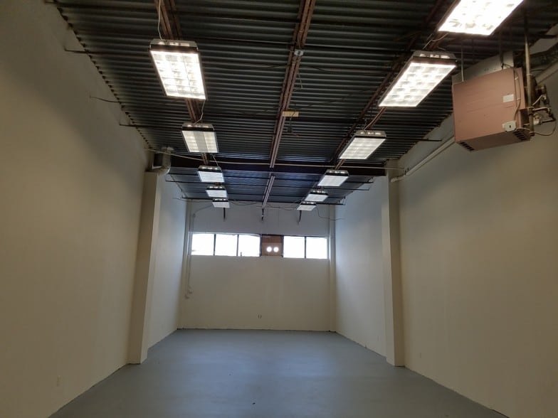 More Photos Of 18775 N Frederick Rd, Gaithersburg Warehouse For Lease