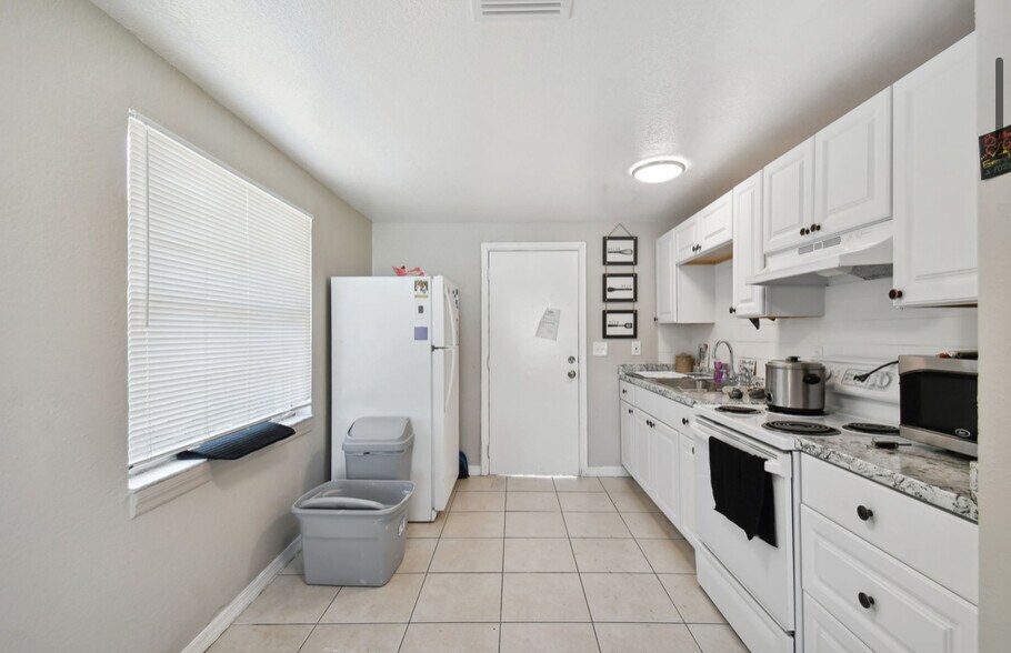 More Photos Of 4507-4517 E Giddens Ave, Tampa Multifamily For Sale