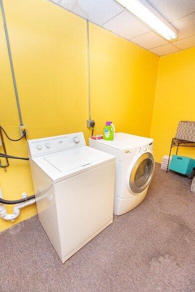 More Photos Of 219 Norris Ave, McCook Storefront For Sale