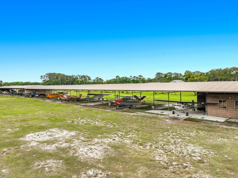 More Photos Of 7001 W Jones Ave, Mount Dora Airplane Hangar For Sale