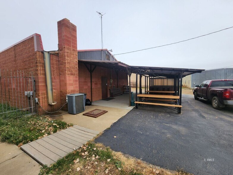 More Photos Of 424 Main St, Jordan Sports And Entertainment For Sale