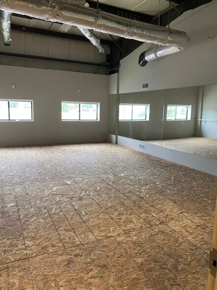 More Photos Of 750-754 Center Rd, Frankfort Office For Lease
