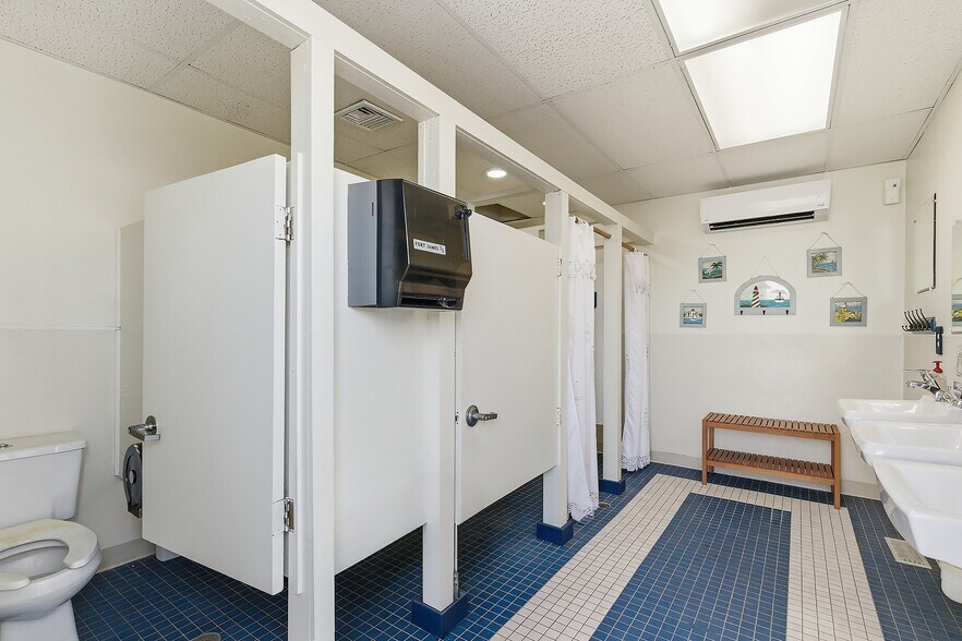 More Photos Of 100 Harbor Inn Rd, Bayville Shipyard For Sale