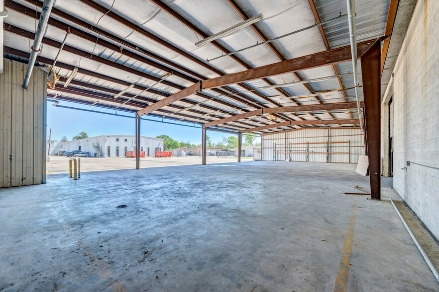More Photos Of 9110 Meadow Vista Blvd, Houston Warehouse For Lease