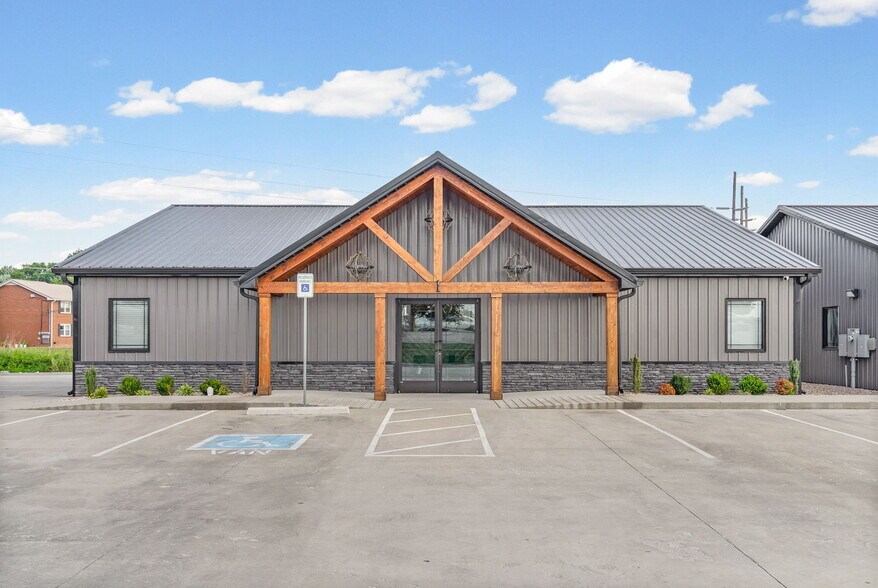 More Photos Of 159 Darlene Dr, Clarksville Office For Lease