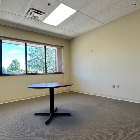 More Photos Of 422 Wards Corner Rd, Loveland Showroom For Lease