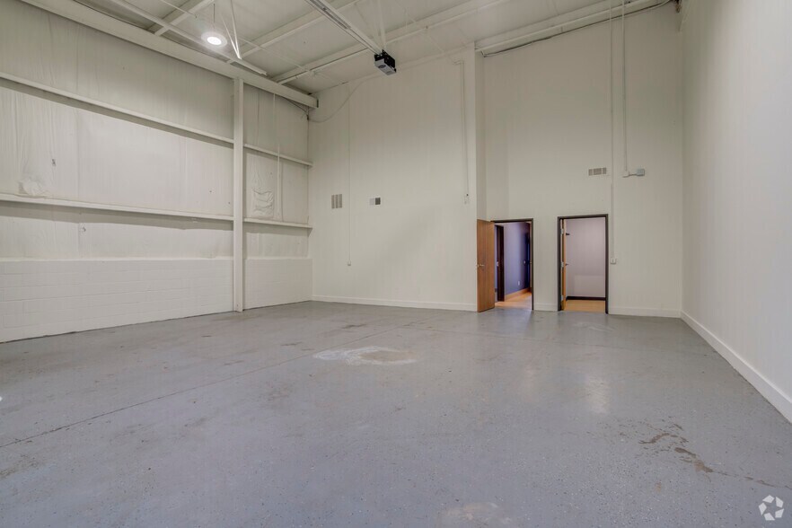 More Photos Of 5499 Perry Dr, Waterford Warehouse For Lease