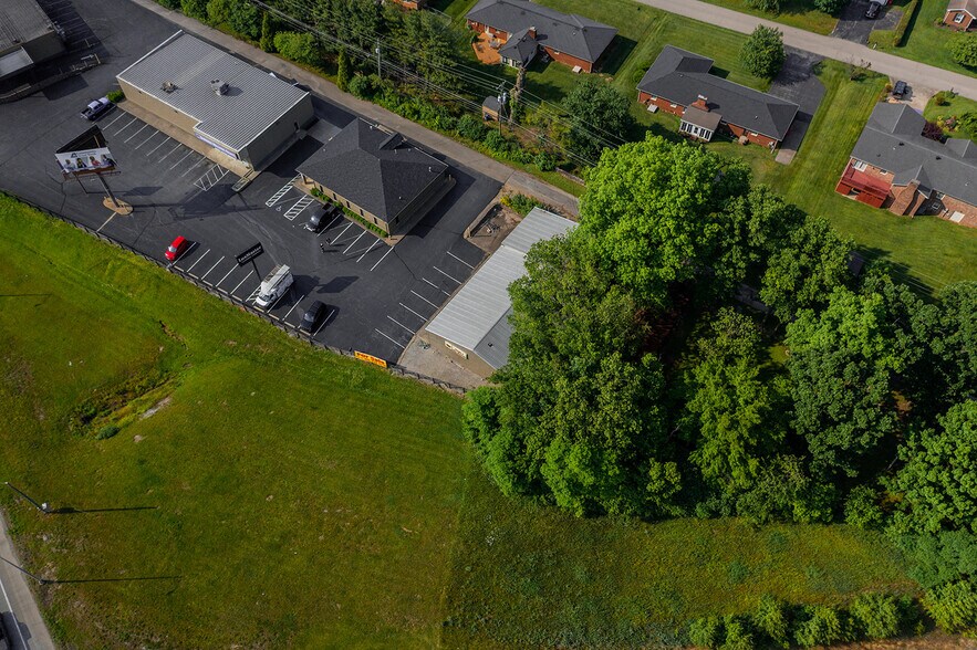 More Photos Of 654 Versailles Rd, Frankfort Showroom For Lease