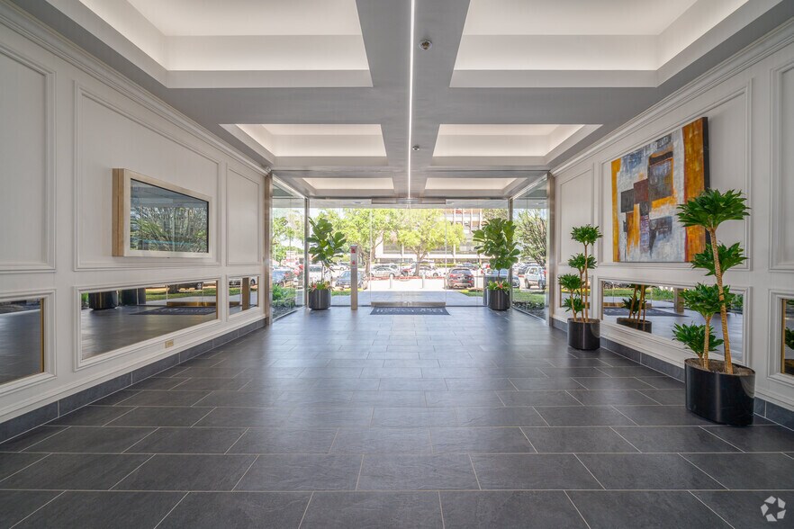 More Photos Of 10101 Fondren Rd, Houston Unknown For Lease