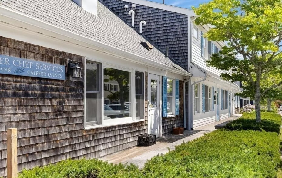 More Photos Of 258 Edgartown Vineyard Haven Rd, Edgartown Medical For Sale