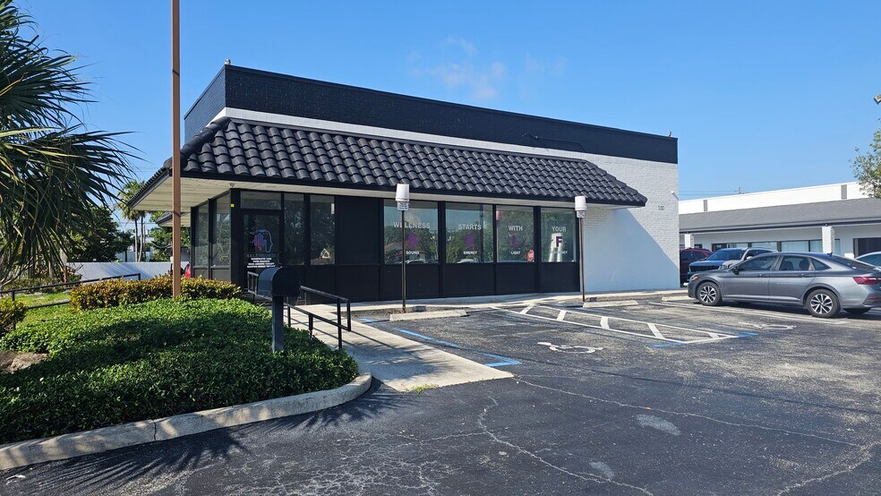 More Photos Of 700 W Boynton Beach Blvd, Boynton Beach Restaurant For Lease