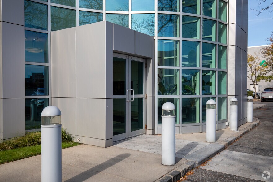 More Photos Of 100 Ring Rd W, Garden City Office For Lease