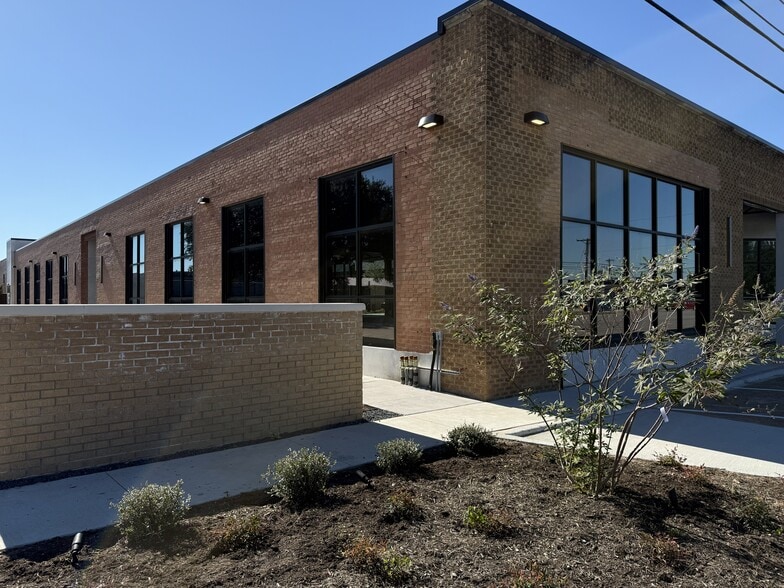 Primary Photo Of 1937 Irving Blvd, Dallas Showroom For Lease