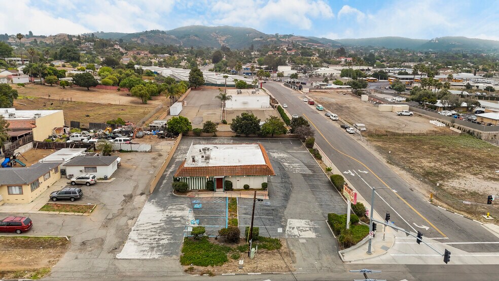 More Photos Of 1825 E Vista Way, Vista Restaurant For Sale