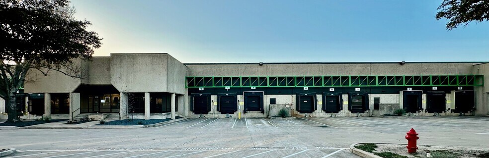 More Photos Of 2214 Braker Ln, Austin Distribution For Lease