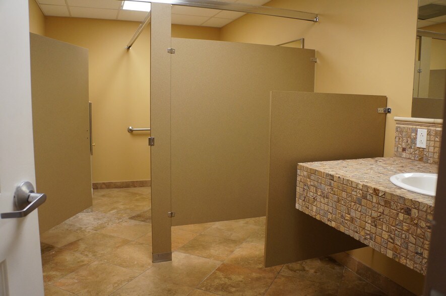More Photos Of 2990 Gulf Breeze Pky, Gulf Breeze Medical For Lease