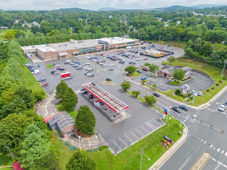 More Photos Of 567 Franklin, Christiansburg Freestanding For Sale