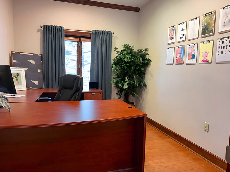 More Photos Of 111 Centerville Rd, Lancaster Office For Lease